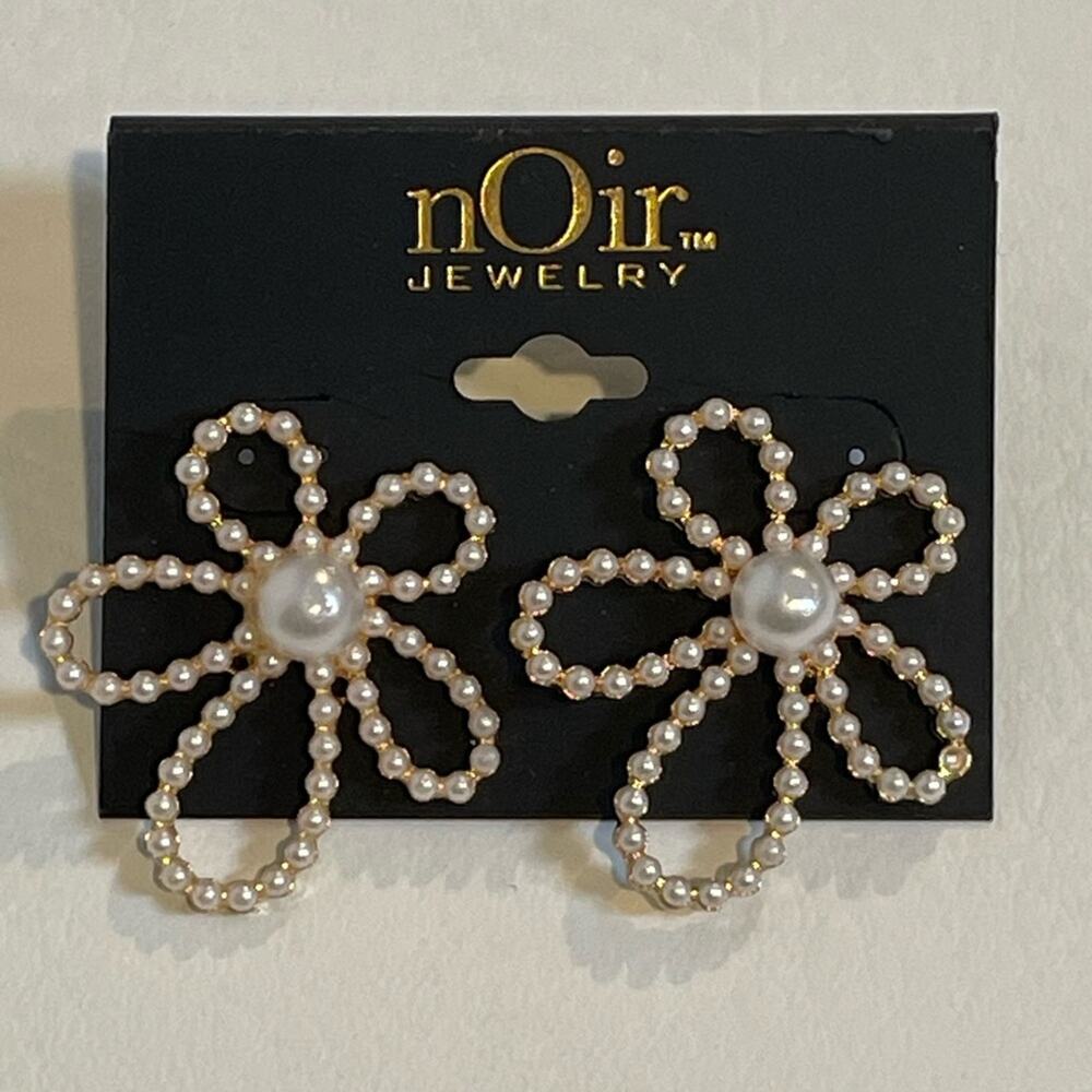 nOir Jewelry. New WO Tags. Flower Shaped from Pearls in Gold Setting. Pierced.